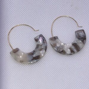 Gray & white Pearl resin hoop earrings